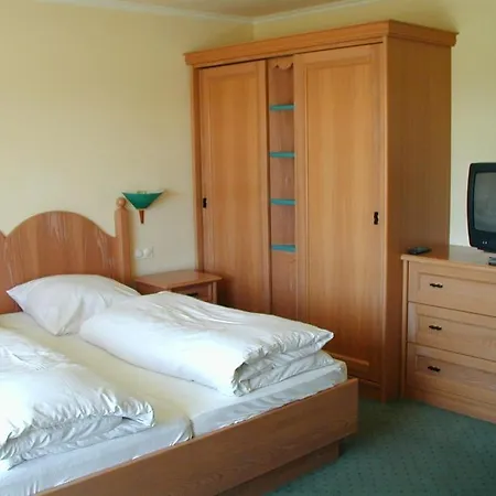 乌尔丁格尔霍夫库尔酒店 3*