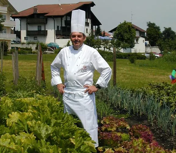 Wuerdinger Hof Szálloda
